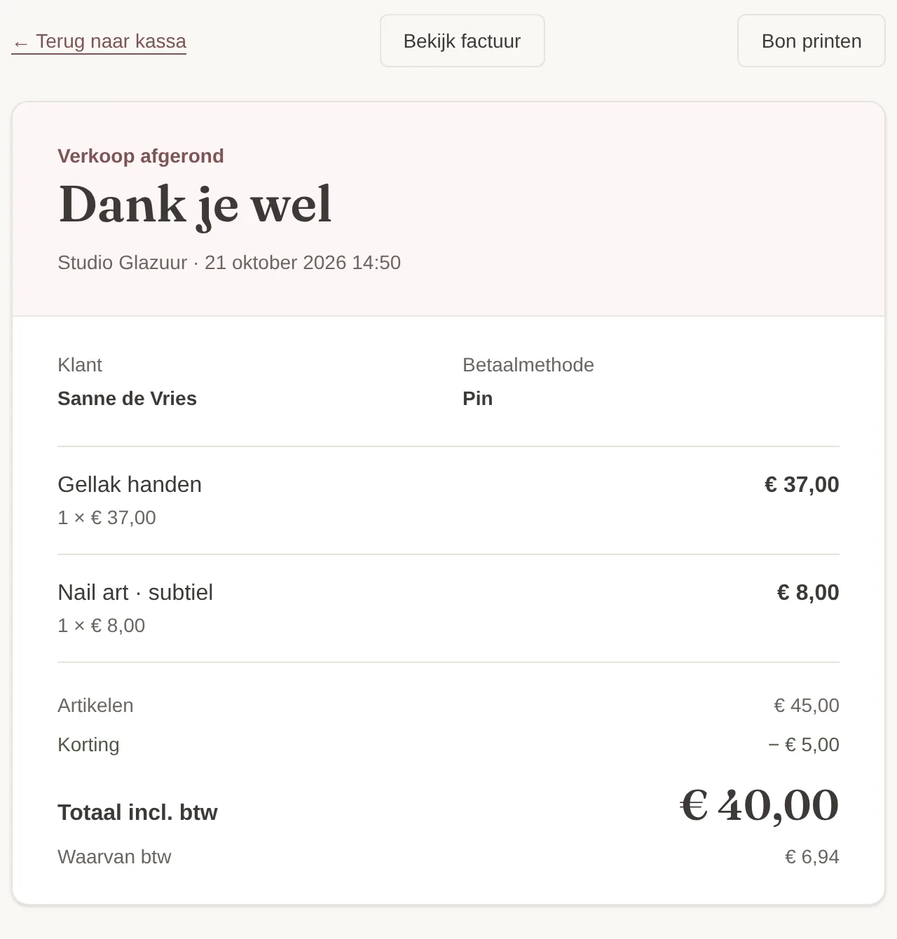 Bon van Sanne de Vries: Gellak handen en Nail art subtiel, € 5,00 korting, € 40,00 betaald met pin, met de knoppen Bekijk factuur en Bon printen.